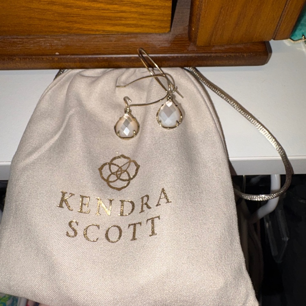 Kendra Scott mother of pearl